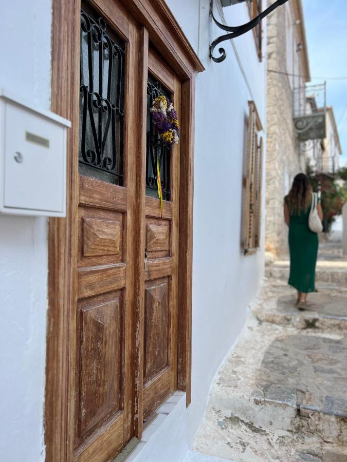 Dear John * Hydra (Saronic Islands)